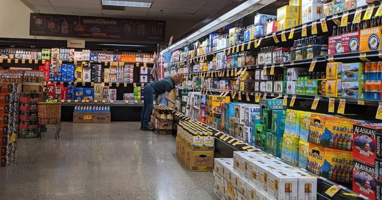 small-liquor-store-interior-design