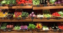 grocery-store-merchandising-produce-display